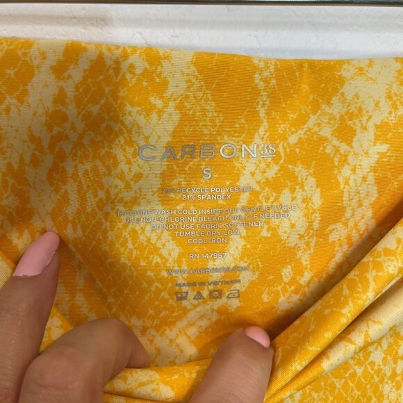 Carbon 38 Printed High Rise 7/8 Legging in Kumquat Snake Yellow reptile Size S - Picture 9 of 10